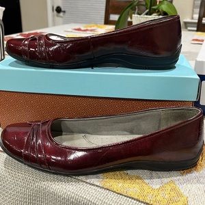 Life Stride women’s 8 1/2 venom red.